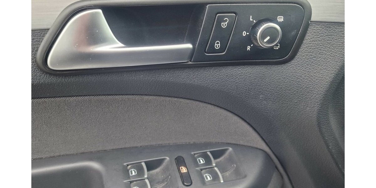 VW Touran Style BMT 7 Sitzer Klimaautomatik NAVI 269.000 km 7.998 &euro; Landau 76829