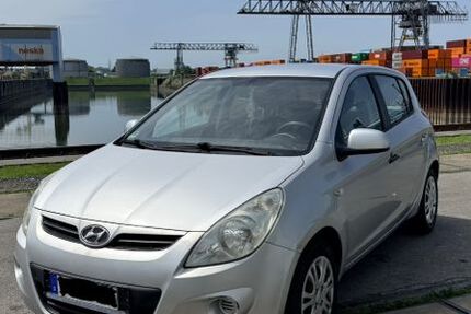 Hyundai i20 121.130 km 2.600 &euro; Düsseldorf 40223
