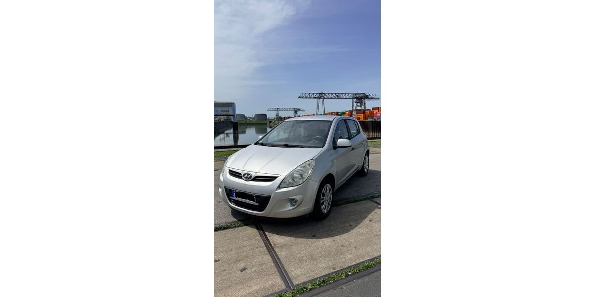 Hyundai i20 121.130 km 2.600 &euro; Düsseldorf 40223