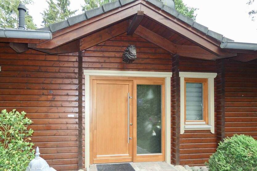 Traumhaftes Blockbohlenhaus - massiv, ökologisch auf großem Grundstück