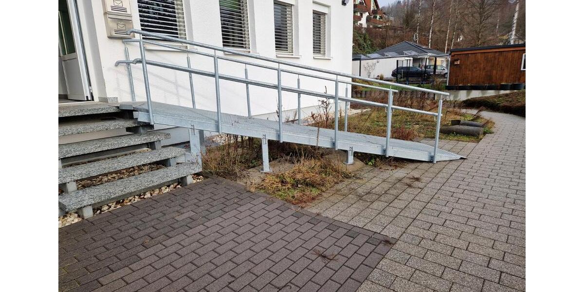 große 4-Zimmer-Wohnung mit Balkon, HWR und Gäste-WC in Suhl 4 zimmer