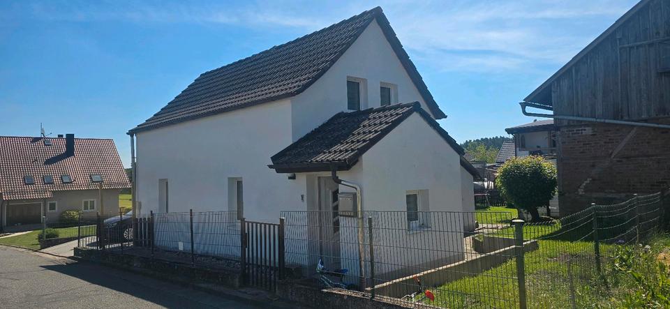 Einfamilienhaus Freihung - 3.5 Zimmer, 105 m&sup2;, 1.300&euro; | Angebot:26693817