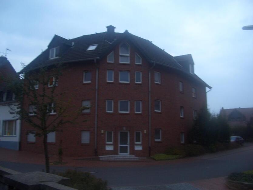 gemütliche 2 ZKDB Dachgeschosswohnung zimmer