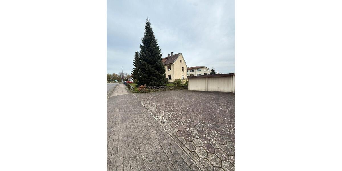 Doppelhaushälfte Bad Salzuflen - 8 Zimmer, 260 m&sup2;, 1.600&euro; | Angebot:26143853