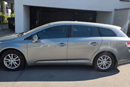 Toyota Avensis 60.000 km 7.900 &euro; München 81829