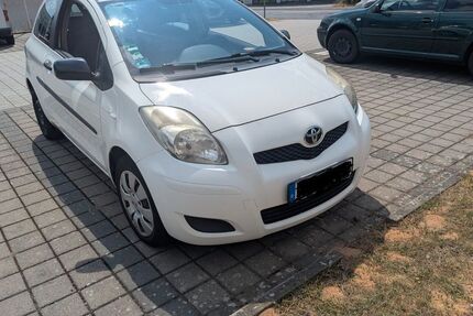 Toyota Yaris 221.000 km 1.800 &euro; Karlstein 63791