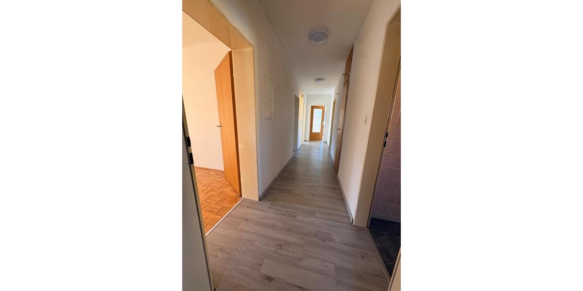 Etagenwohnung Borken (Hessen) - 4 Zimmer, 100 m&sup2;, 750&euro; | Angebot:25353133