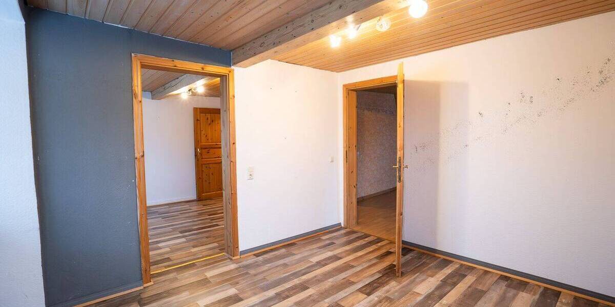 Einfamilienhaus Oberelsbach - 7 Zimmer, 200 m&sup2;, 205.000&euro; | Angebot:25738673