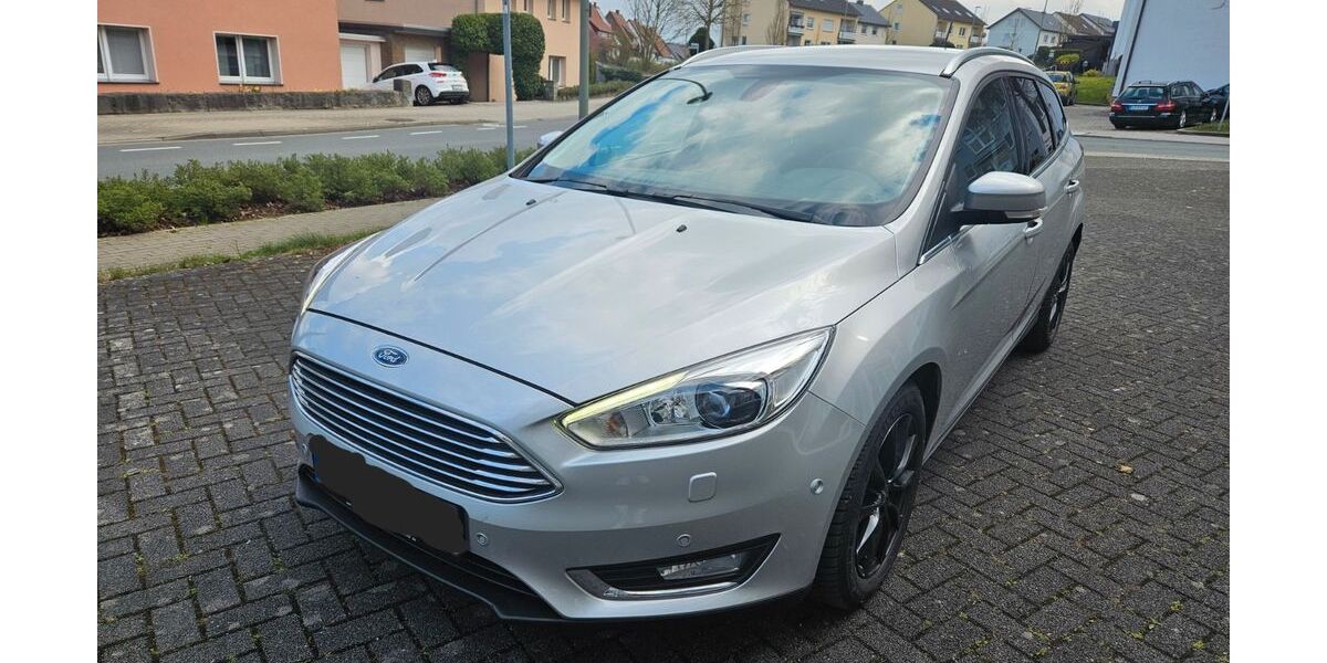 Ford Focus 143.000 km 6.450 &euro; Paderborn 33102