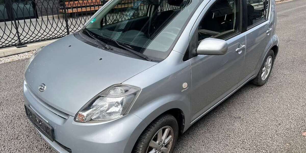 Daihatsu Sirion 66.428 km 4.699 &euro; München 81673