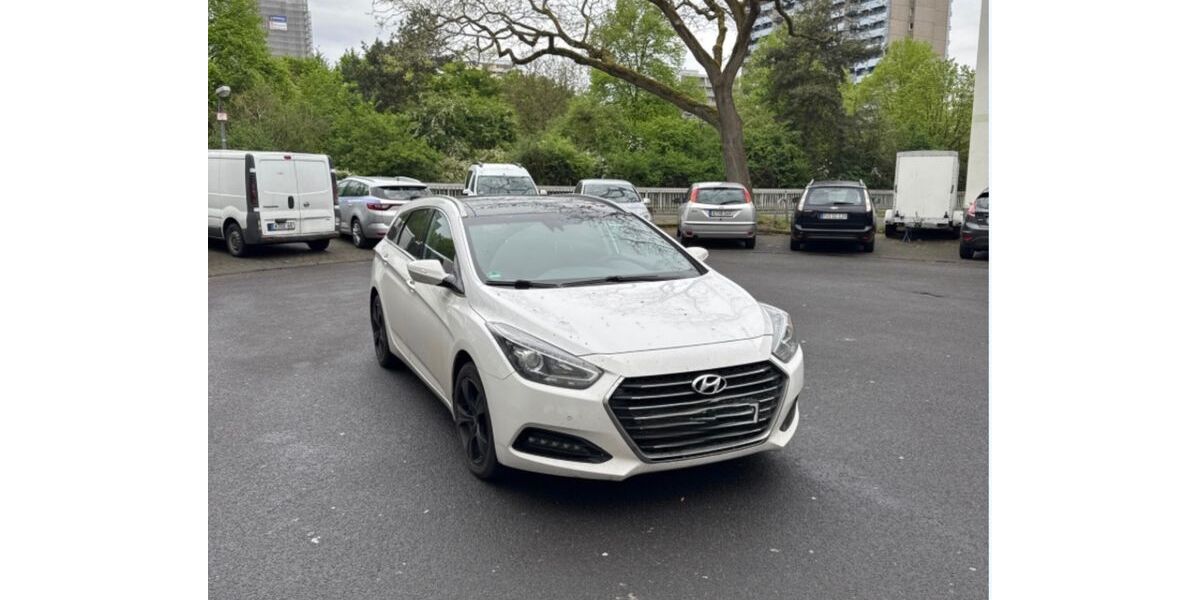 Hyundai i40 149.000 km 9.300 &euro; Köln 50769