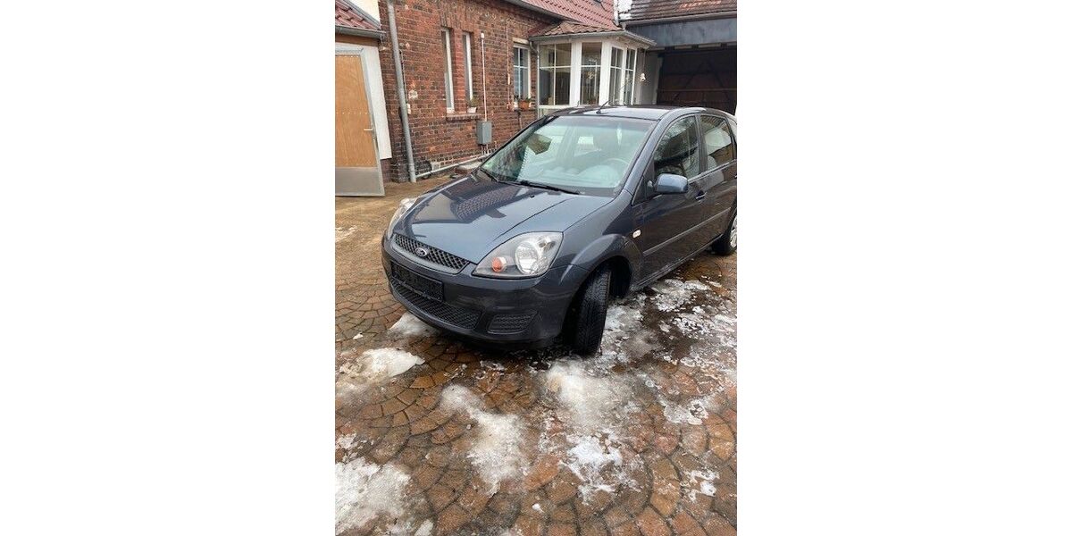Ford Fiesta 244.000 km 1.999 &euro; Dahme/M. 15936