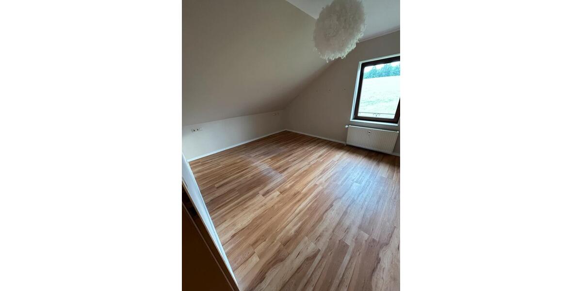 Schöne Dachgeschosswohnung in FrankenbergEder 2 zimmer