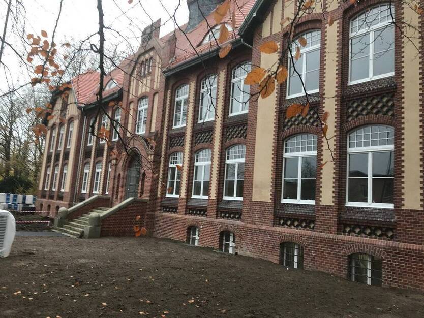 Charmante 2 Zimmer Wohnung im Denkmal mit Stil !