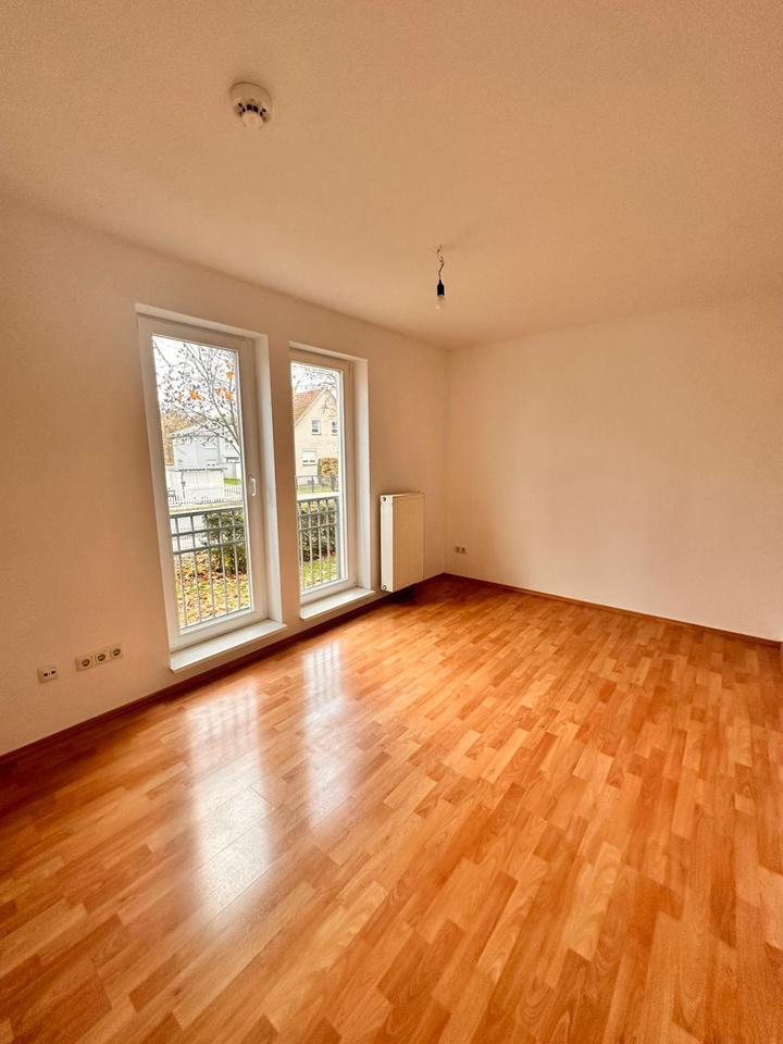 Hoppegarten: Charmante 2-Zimmer-Wohnung mit Balkon im 1. OG zimmer