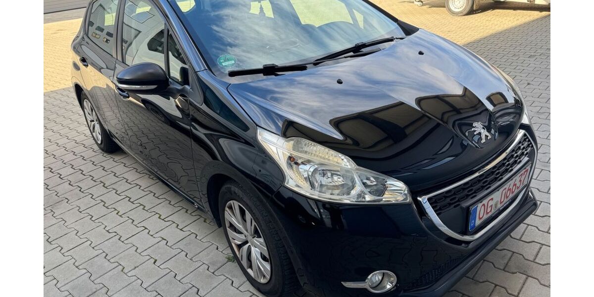 Peugeot 208 122.980 km 3.560 &euro; Offenburg 77654