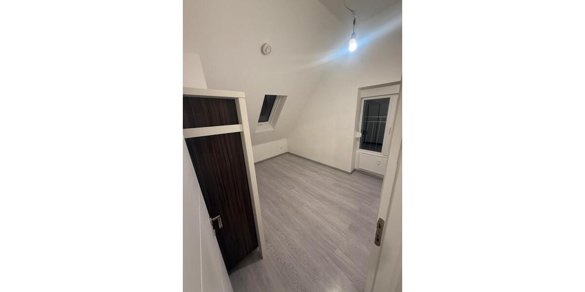 İn İchenhausen DG Wohnung 3 zimmer