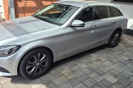 Mercedes-Benz 220 158.000 km 17.380 &euro; Marienmünster 37696