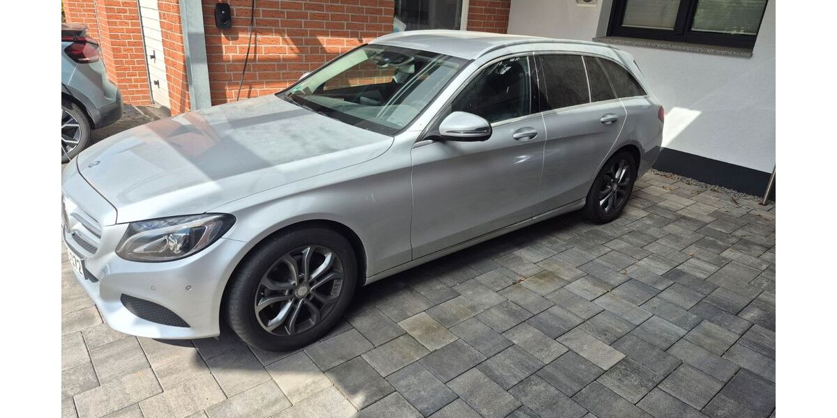 Mercedes-Benz 220 158.000 km 17.380 &euro; Marienmünster 37696