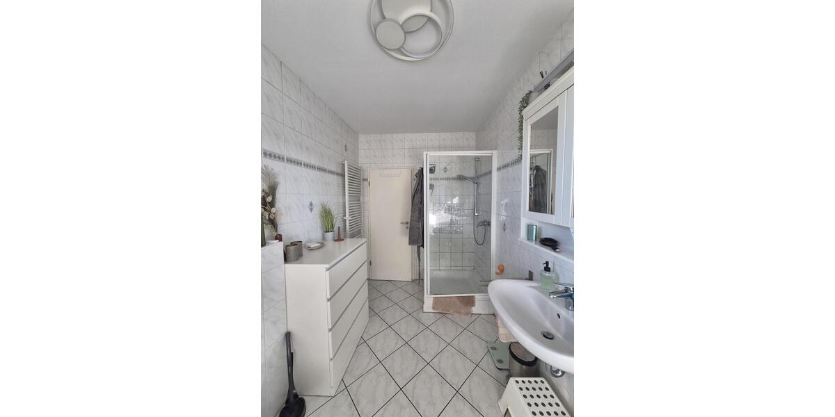 Dachgeschoßwohnung Uetze - 4 Zimmer, 111 m&sup2;, 860&euro; | Angebot:25434083