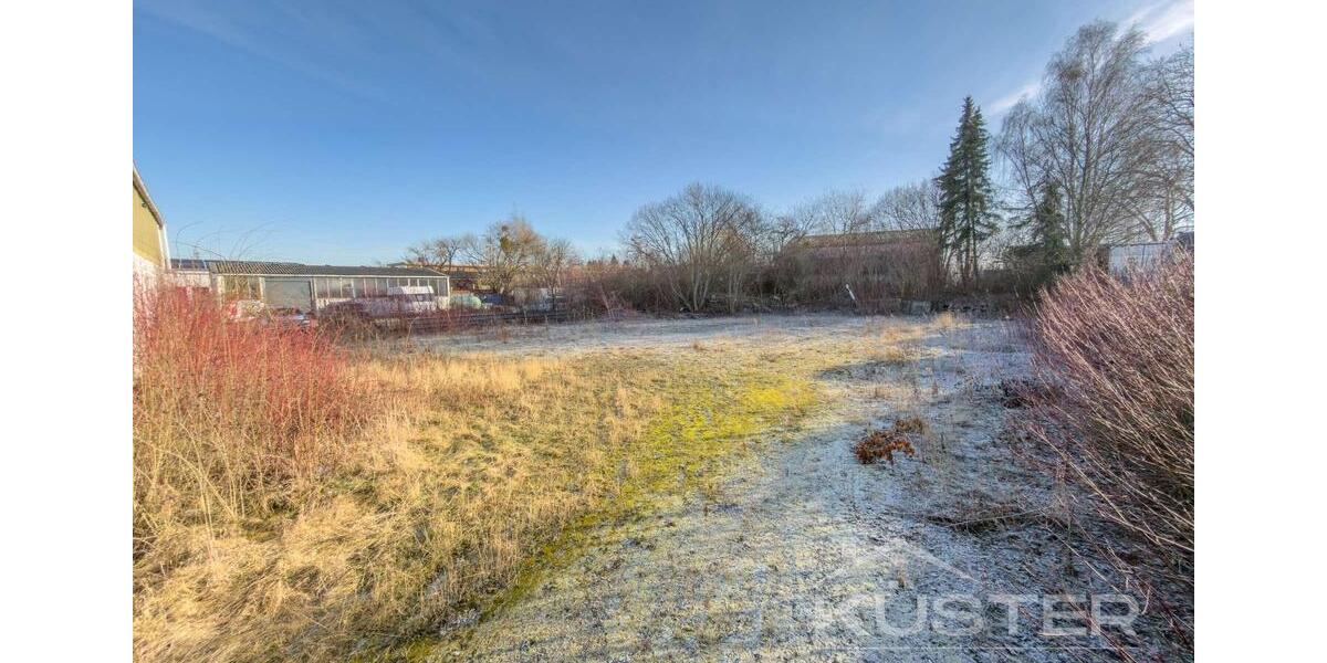 KÜSTER IMMOBILIEN präsentiert: Gewerbe Abstellfläche mit KFZ, Sprinter, LKW und Co.in Barsinghausen zimmer