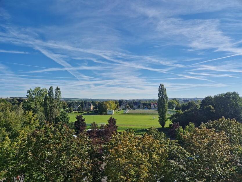 Schicke 5 - Raumwohnung mit Balkon in der Sachsenallee 92 zu vermieten! zimmer