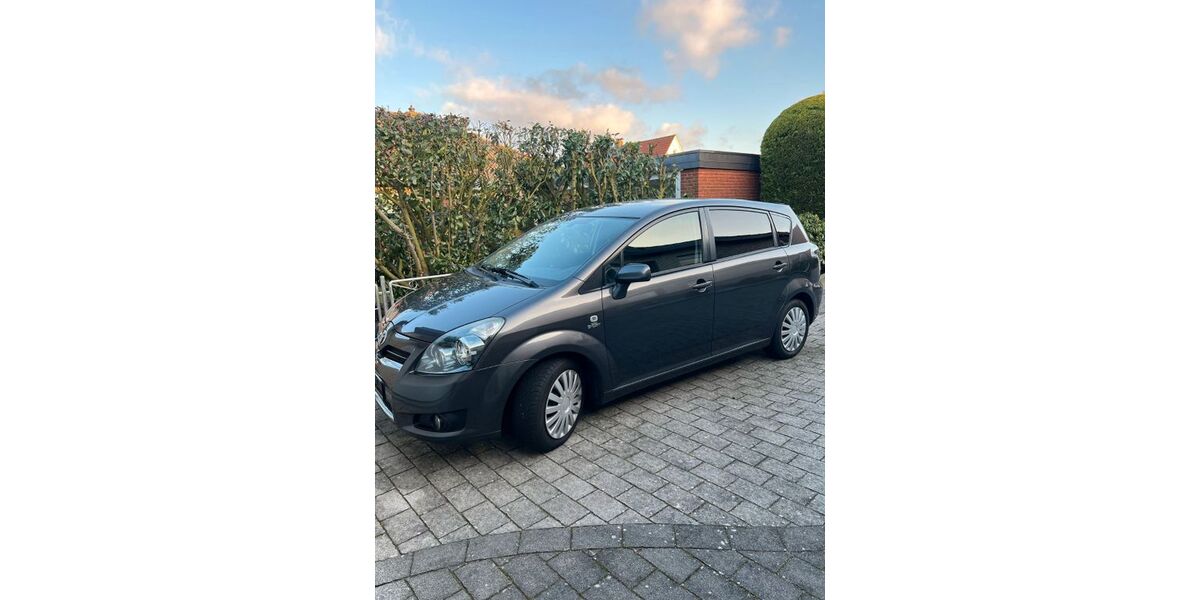Toyota Corolla Verso 285.000 km 2.900 &euro; Oppenwehe 32351
