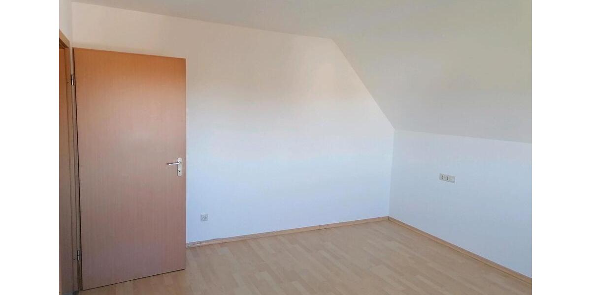 Dachgeschoßwohnung Gerhardshofen - 3 Zimmer, 76 m&sup2;, 630&euro; | Angebot:26400483
