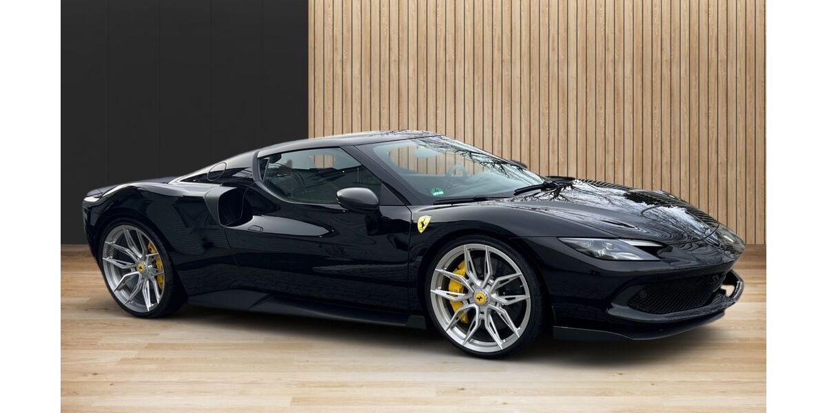 Ferrari 296 GTB 4.000 km 319.890 &euro; BERLIN 13581