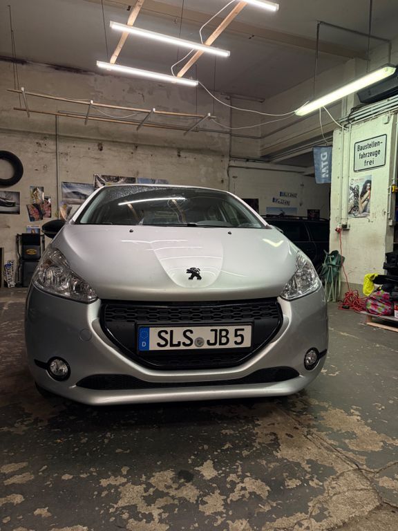 Peugeot 208 69.000 km 5.800 € Saarlouis 66740