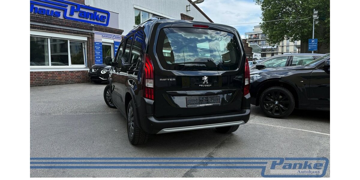 Peugeot Rifter Allure L1 EAT8 *Pano*TotW*PDC*Carpl*5Sitz 114.618 km 14.990 &euro; Berlin 13187