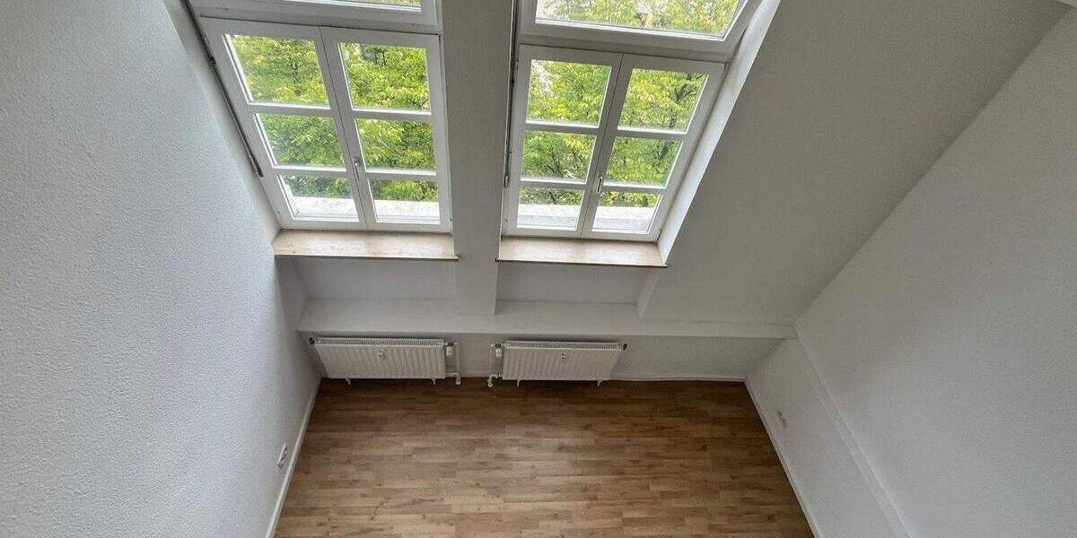 Etagenwohnung Wiesbaden Mitte - 2 Zimmer, 100 m&sup2;, 1.200&euro; | Angebot:24694226
