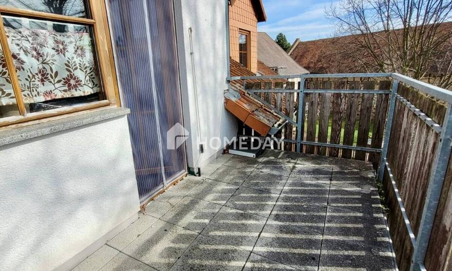 Attraktive Dachgeschosswohnung mit 2 Zimmern, Balkon und Gartennutzung in Eischleben 2 zimmer