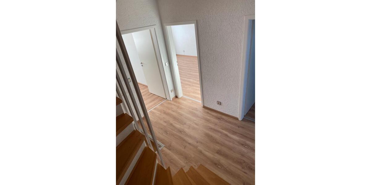 Reihenhaus Neutraubling - 6 Zimmer, 164 m&sup2;, 630.000&euro; | Angebot:24730082
