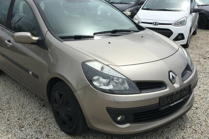 Renault Clio Authentique,Tüv 08/27! 243.000 km 1.700 &euro; Himmelkron 95502