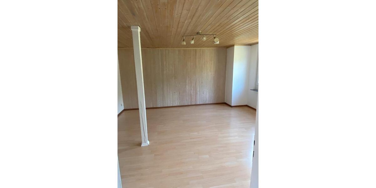Dachgeschoßwohnung Delligsen - 4 Zimmer, 89 m&sup2;, 923&euro; | Angebot:26198056