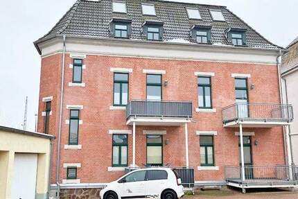 helle Wohnung mit Einbauküche und Garage 2 zimmer