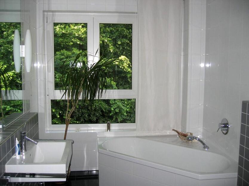 Exklusive 3-Zimmer-Wohnung mitten im Grünen aber dennoch zentral zimmer