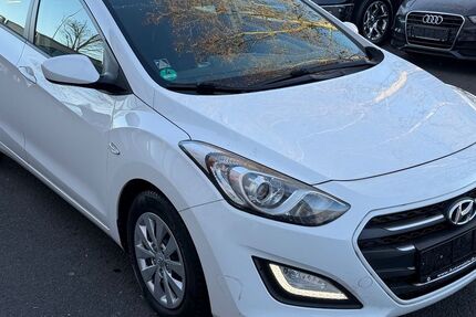 Hyundai i30 98.000 km 8.500 &euro; Wiesbaden 65203
