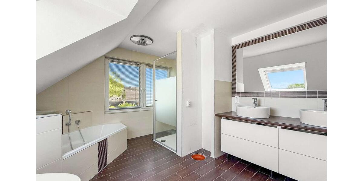 Doppelhaushälfte Heide - 4 Zimmer, 150 m&sup2;, 1.865&euro; | Angebot:25169953