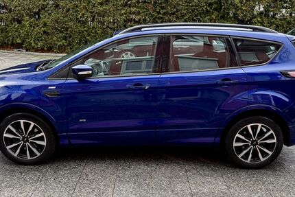 Ford Kuga 94.000 km 11.980 &euro; München 81827