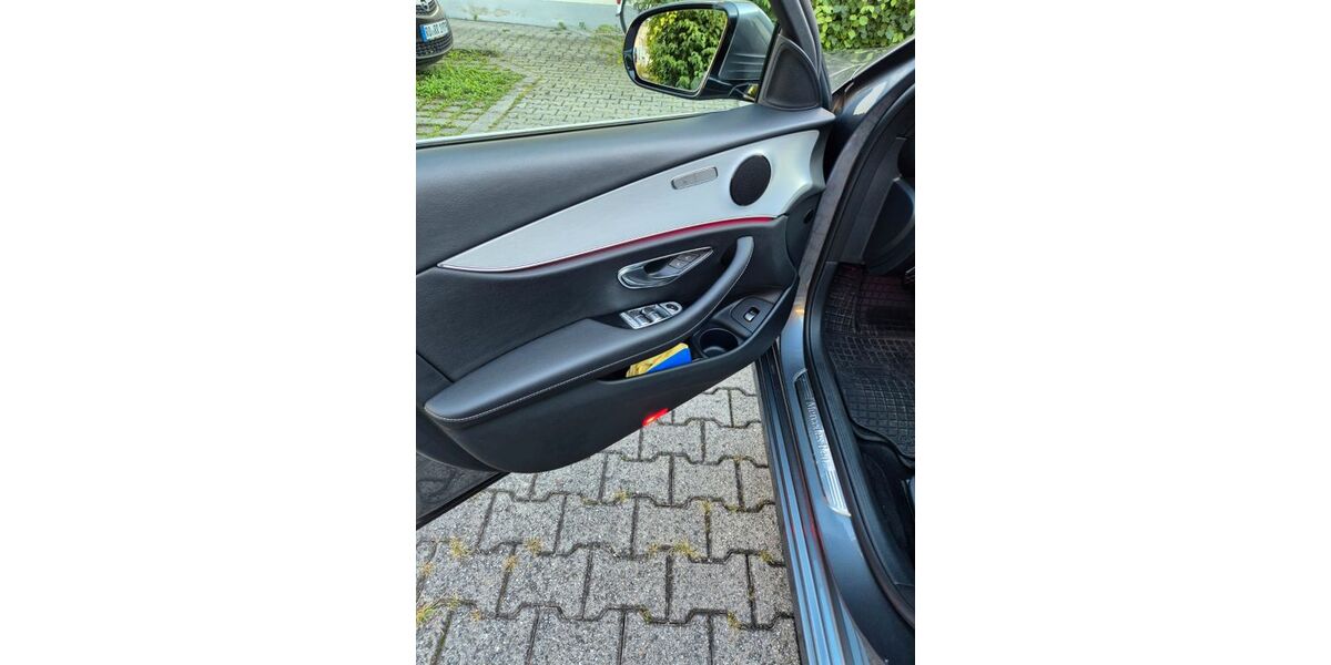 Mercedes-Benz E 220 96.500 km 37.750 &euro; Schechen 83135