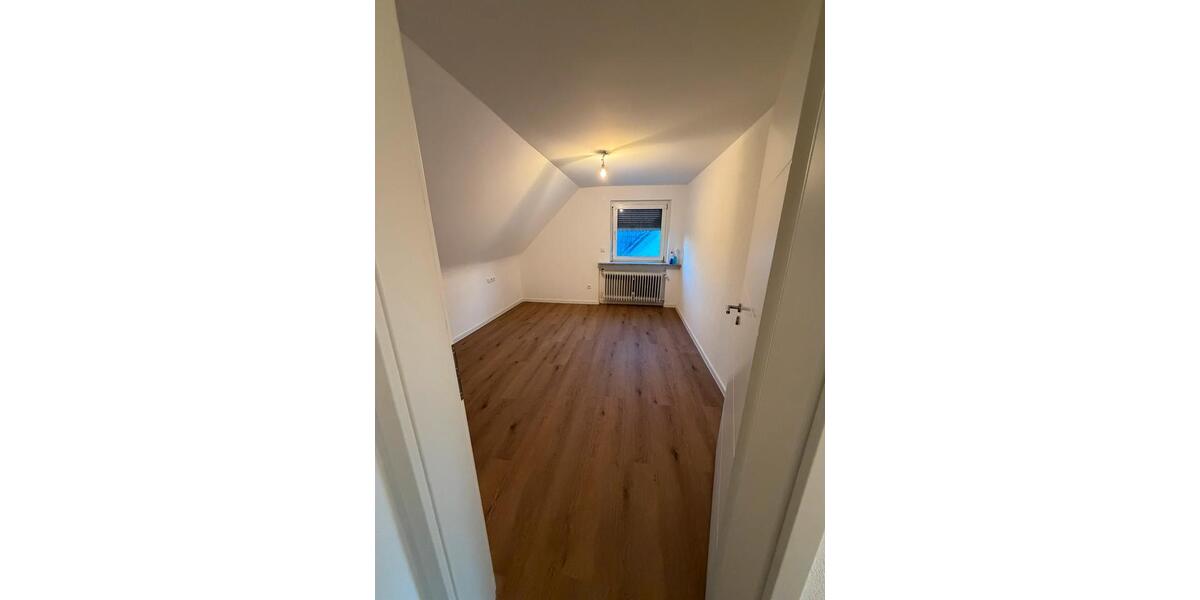 Dachgeschoßwohnung Köngen - 3 Zimmer, 65 m&sup2;, 1.100&euro; | Angebot:26647613