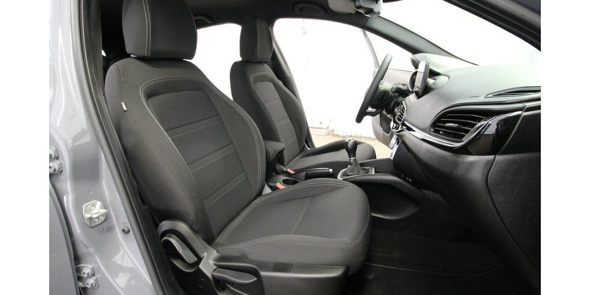 Fiat Tipo Hatchback City Sport KAMERA+AHK+LED+ALU18 28.429 km 15.900 &euro; Hagenow 19230