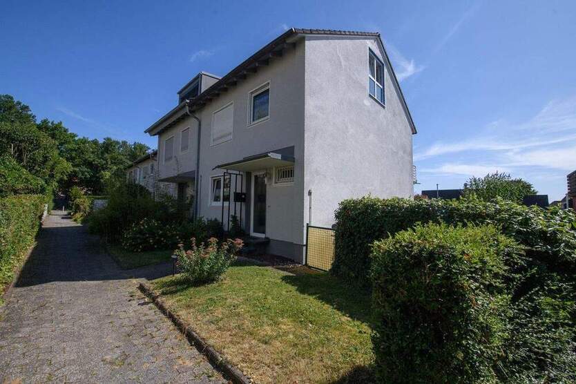 Schönes, helles Reihenendhaus Top Lage Wiesbaden-Sonnenberg 4 zimmer