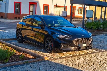 Ford Focus 54.000 km 22.999 &euro; Annaberg-Buchholz 09456