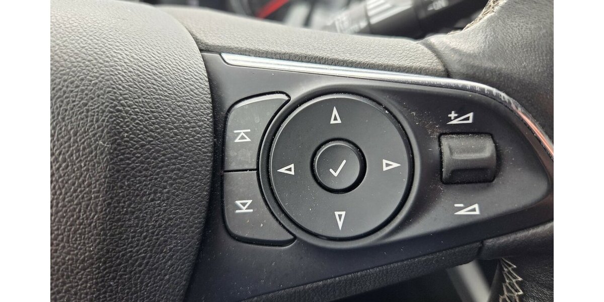 Opel Insignia Sports Tourer Elegance 47.149 km 15.250 &euro; Wilsdruff 01723