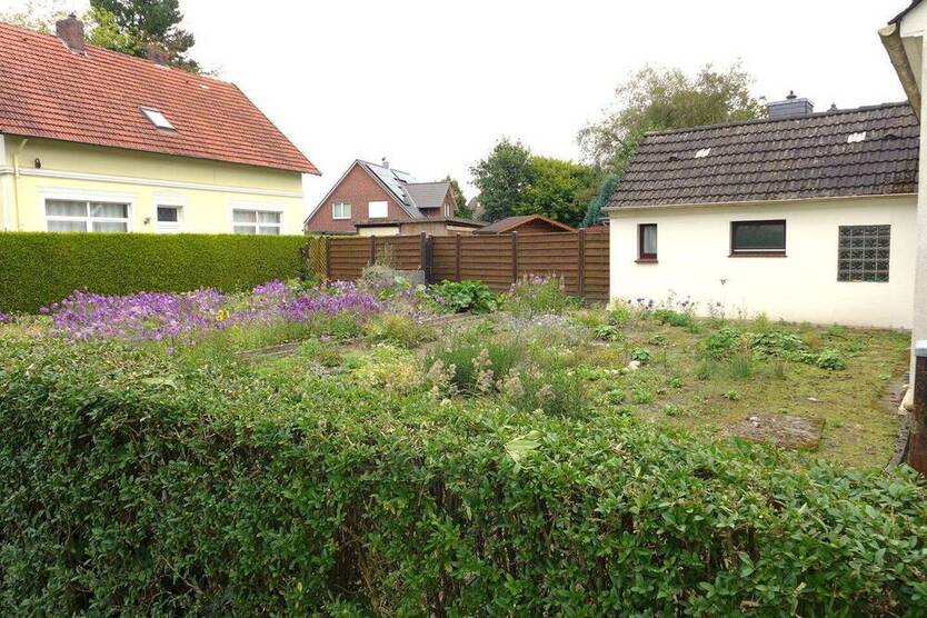 Attraktives Grundstück mit Altbestand im Herzen von Rastede