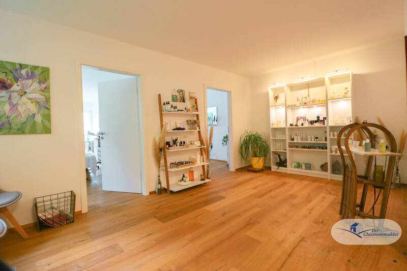 Flexible Büro-Praxiseinheit mit ca. 80?m², separaten Räumen, Küche und 3 Stellplätzen