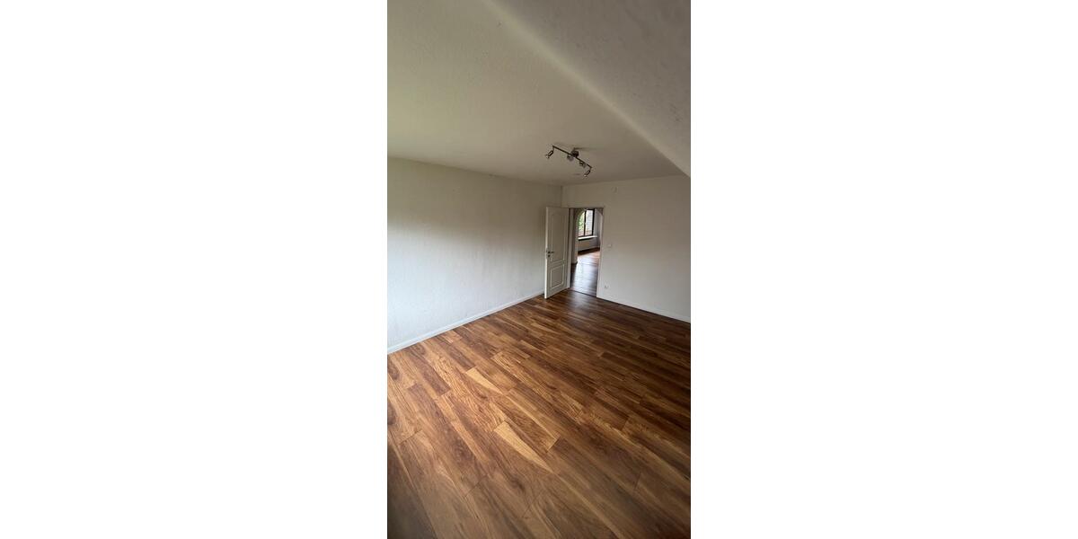 Dachgeschoßwohnung Hamburg Wandsbek - 3 Zimmer, 130 m&sup2;, 1.620&euro; | Angebot:26409655